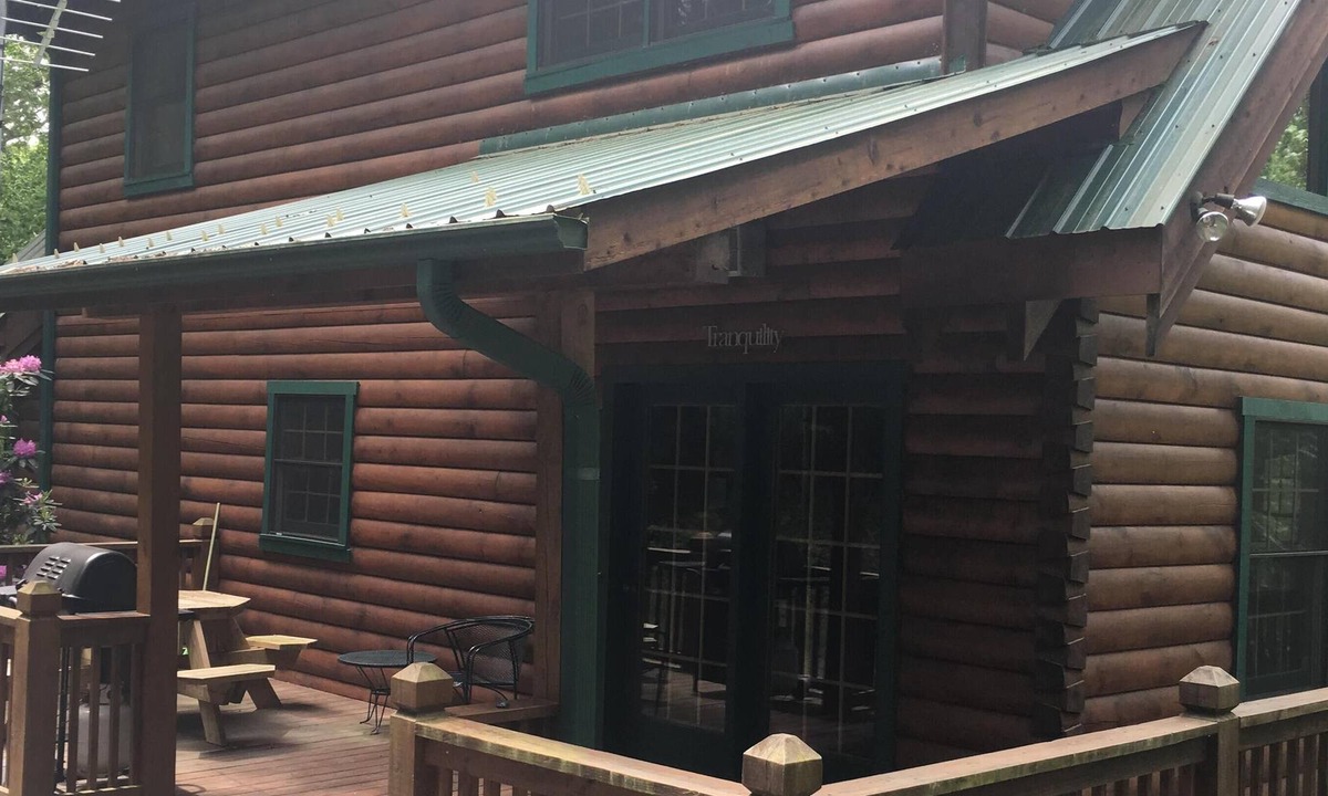 Sparta Cabin | Secluded log cabin on the Little River