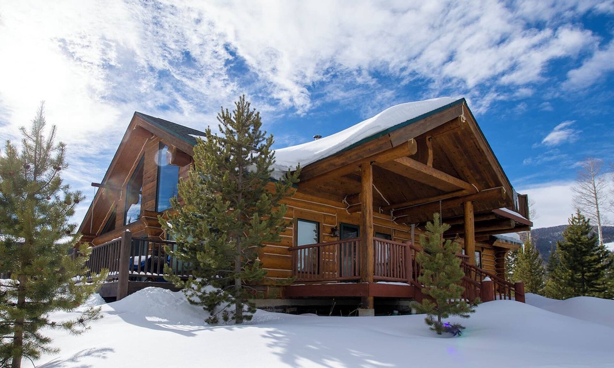 Tabernash Cabin | Secluded Log Cabin on 40 Acres pet friendly & hot tub