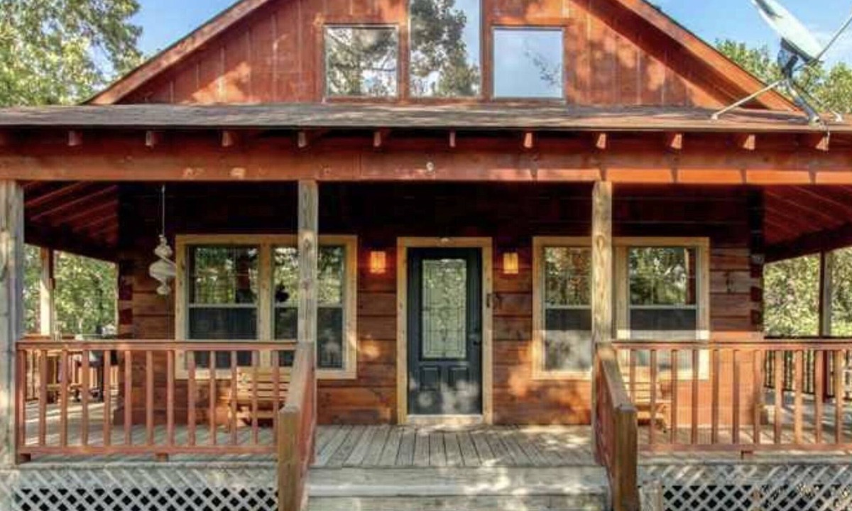 Hot Springs Cabin | Secluded Log Cabin, Mountain Top, Hot Tub, Pool Table, 5 Miles From Downtown
