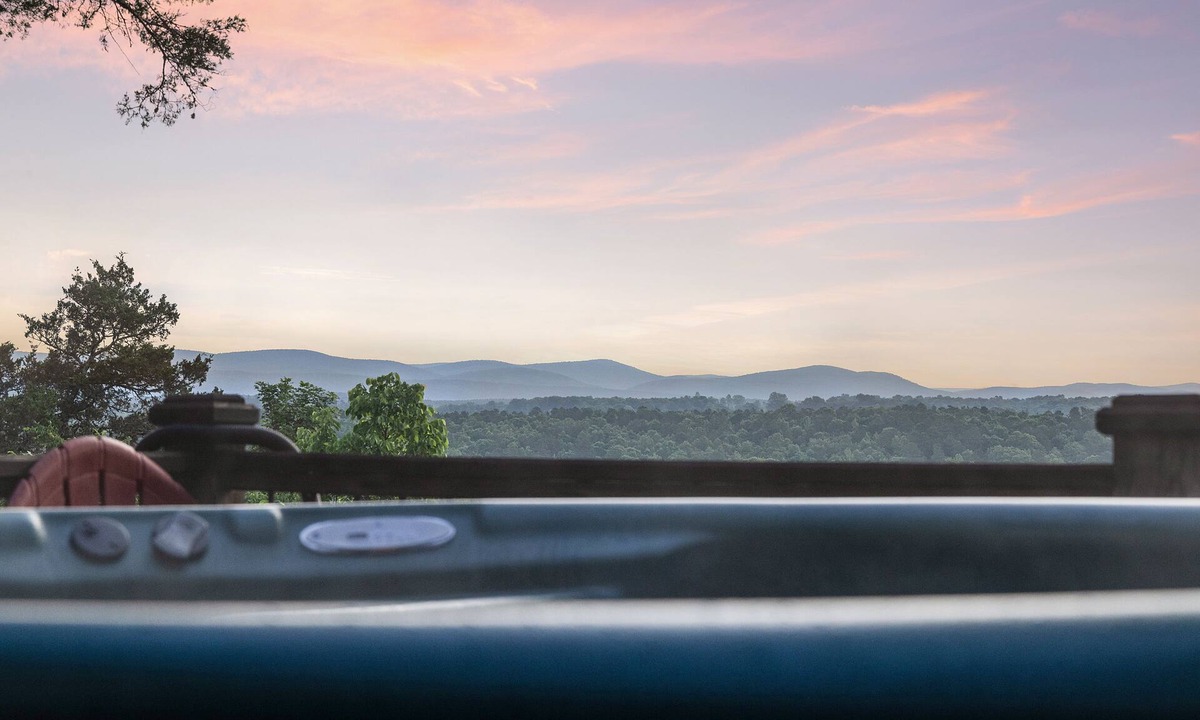 Octavia Cabin | Secluded, luxurious cabin perched above Eagle Fork Creek with sunrise views.