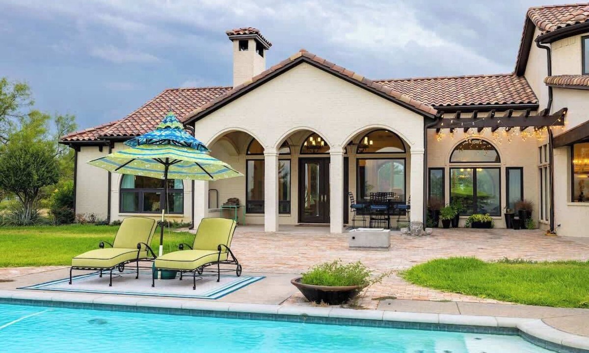 Parker County Villa | Secluded & Luxurious Estate and Pool
