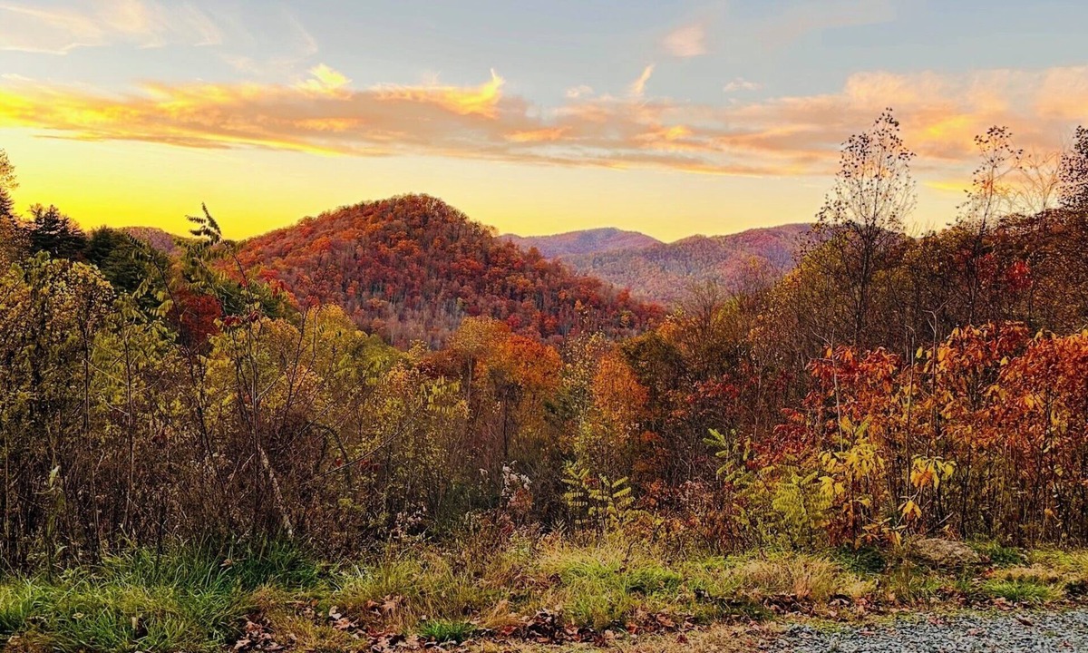 Bryson City Cabin | Secluded Luxury Cabin, Hot Tub + Mountain View’s, Private Waterfall Access