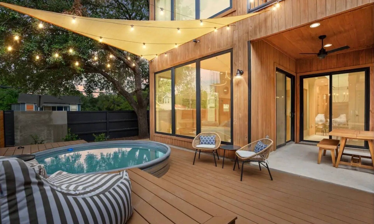 Govalle House | Secluded Luxury Home with Pool - The Marsian!