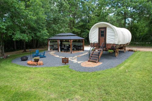 Montgomery Apartment | Secluded Luxury Wagon with Pond, King Bed, Full Bath, Patio