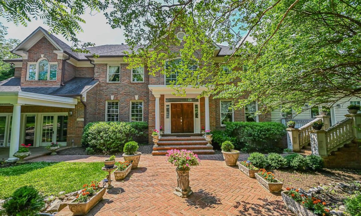 McLean House | Secluded mansion on 2 acres