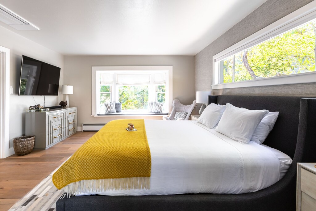 Napa Villa | Secluded Master Suite on Private Vineyard