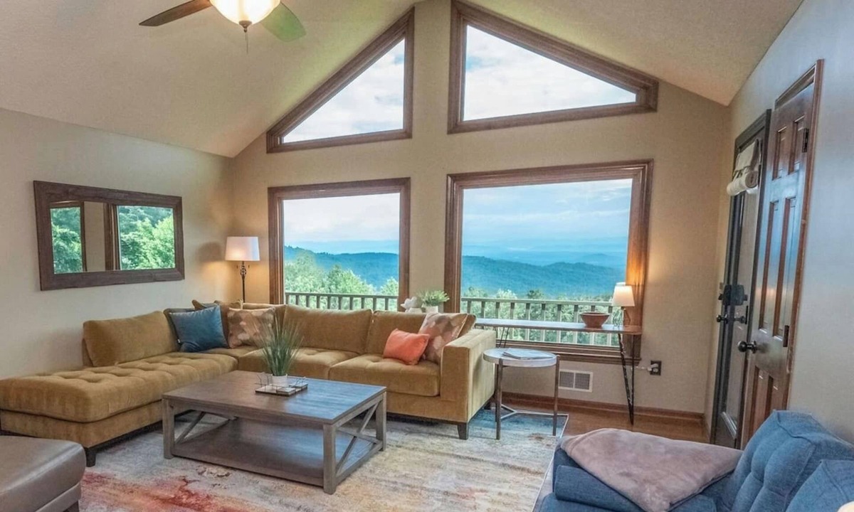 Moravian Falls Cabin | Secluded Mountain Top Cabin | Fire Pit | Fireplace