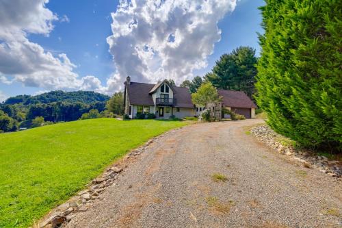 Mountain City House | Secluded Mountain City Home w/Deck & Views!