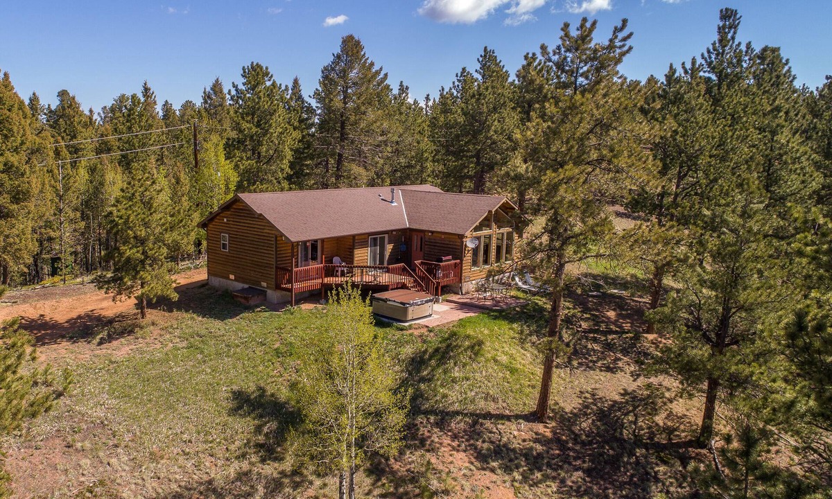 Woodland Park Cabin | Secluded Mtn cabin on 35 acres! Pikes peak view, Hottub,close to attractions!