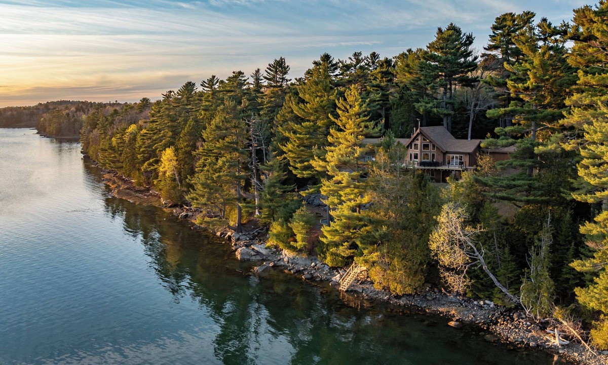 Hancock House | Secluded Oceanfront: Fire pit, Game Room, Hot tub