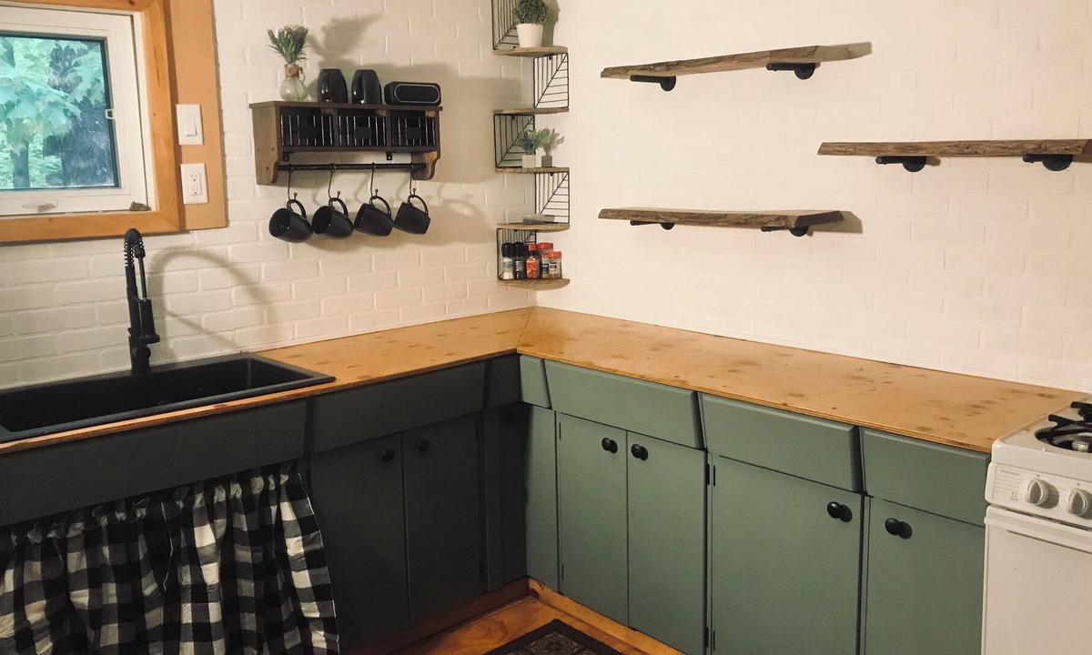 Brantingham Cabin | Secluded Off Grid Cabin in the Adirondacks