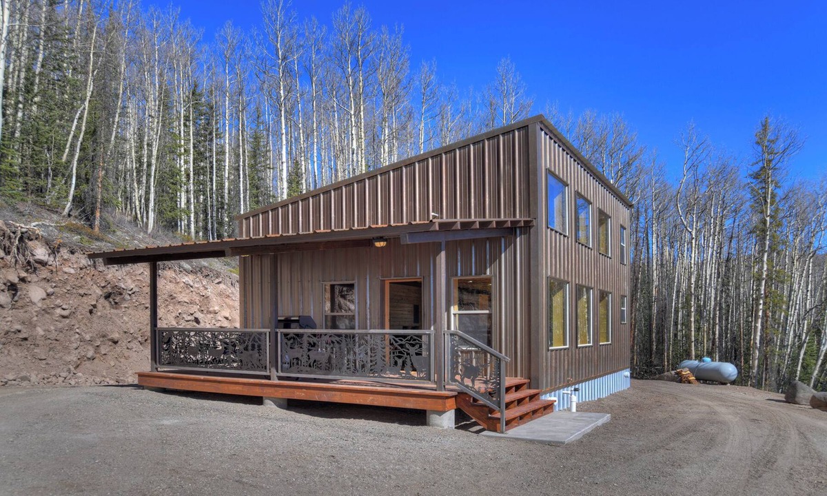 Creede Cabin | Secluded Off-Grid Mountain Retreat | Pet-Friendly | National Forest | Views