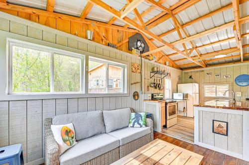 Livingston House | Secluded on 10 Acres: Livingston Getaway w/Sauna!