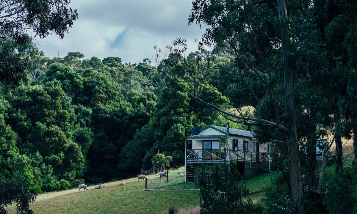 Johanna Cottage | Secluded one bedroom spa cottage