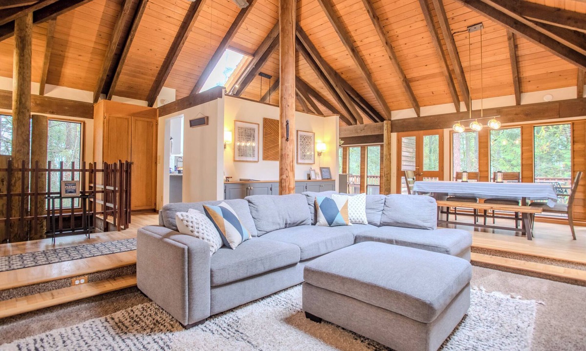 Beaverton Cabin | Secluded PNW Forest Cabin · 5 Bedrooms · Near Nike, Intel & Wine Country