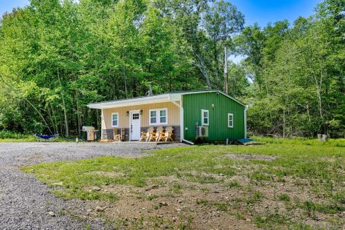 East Stroudsburg House | Secluded Poconos Cabin 75 Acres and Fire Pit!