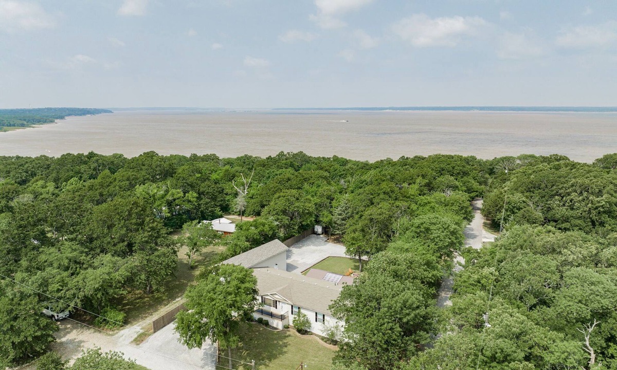 Pottsboro House | Secluded, private get away. Short walk to the beach down a private trail.