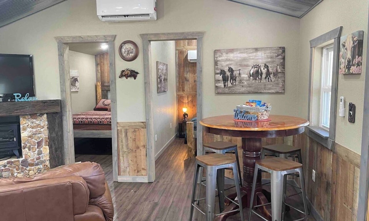 Eminence Cabin | Secluded Ranch House Cabin in Eminence - Ozarks