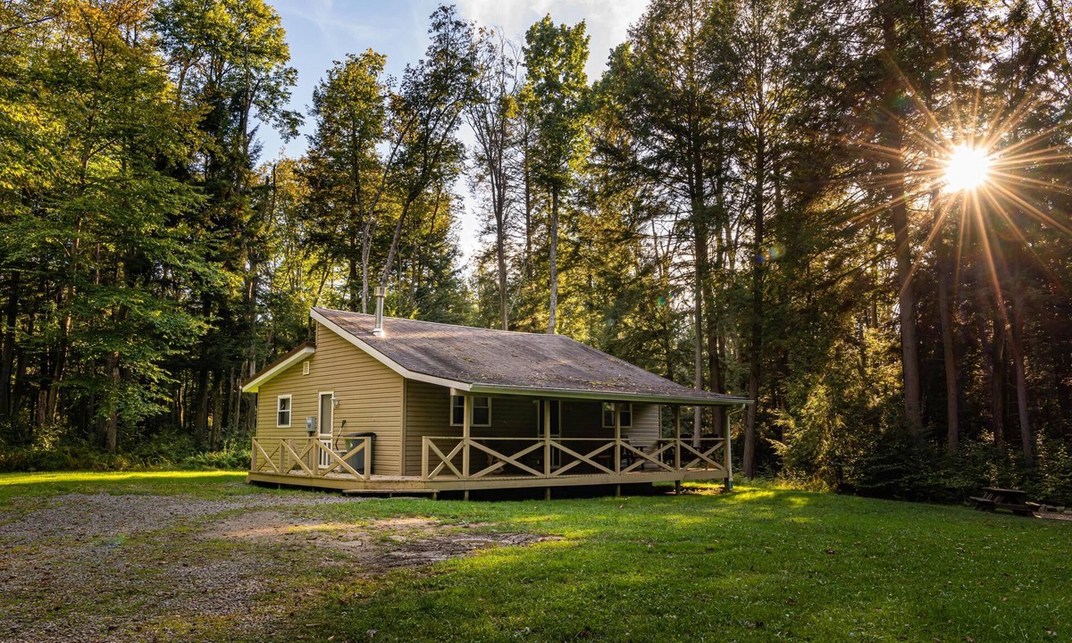 Tylersburg Cabin | Secluded Red Maple Cabin