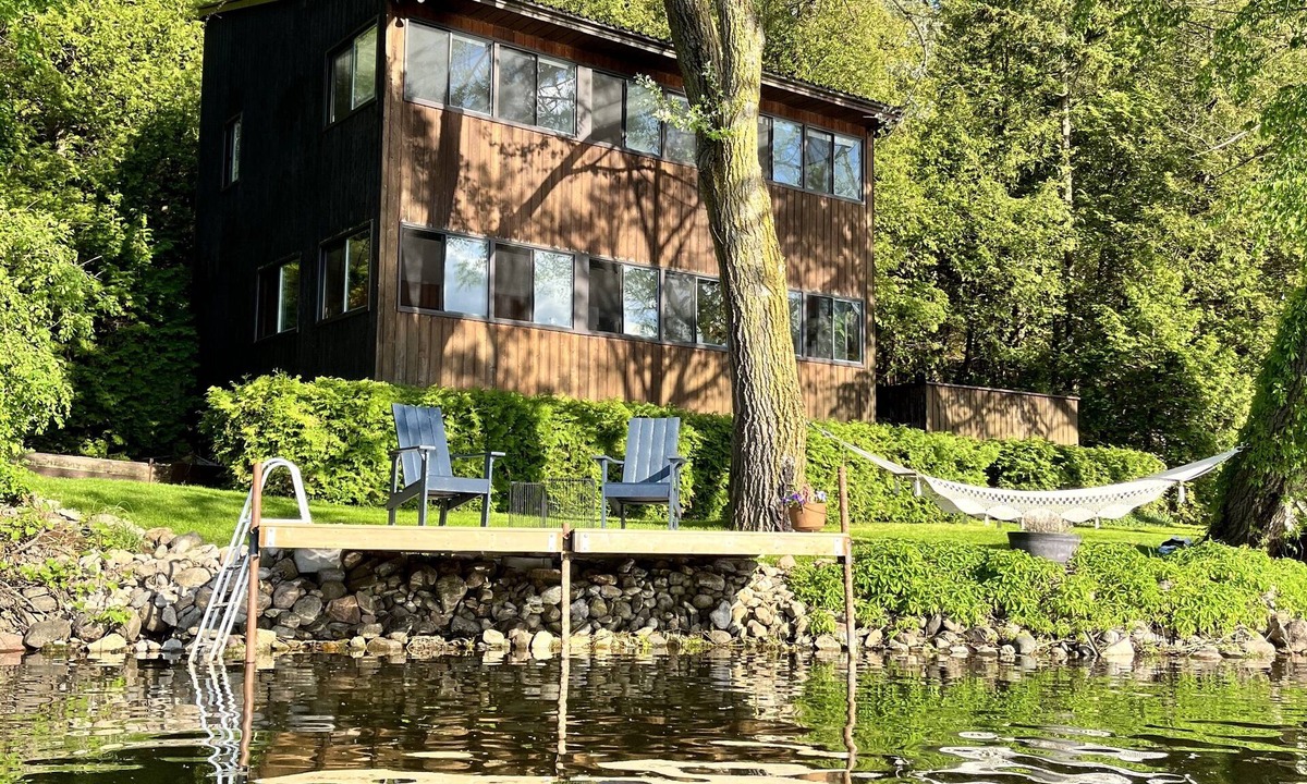 Otonabee-South Monaghan Cottage | Secluded Retreat - 1.5 hours from Toronto, with 300ft of private waterfront!