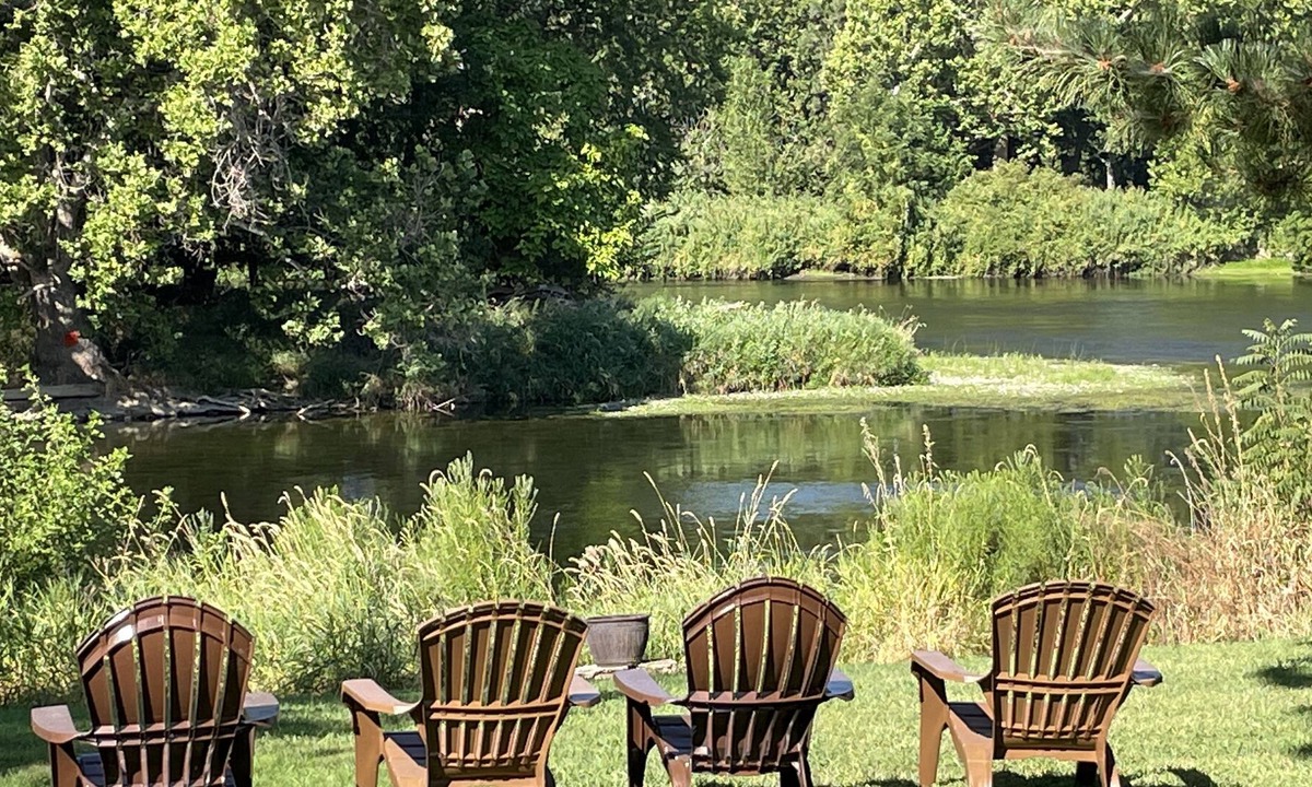 Benton County House | Secluded River Front Home With Easy Access To So Many Activities!