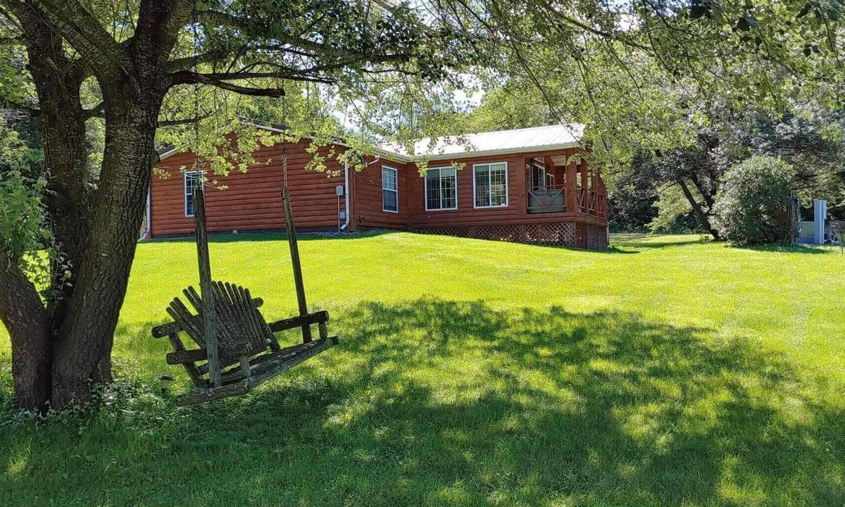 Cashton House | Secluded Rustic Cabin
