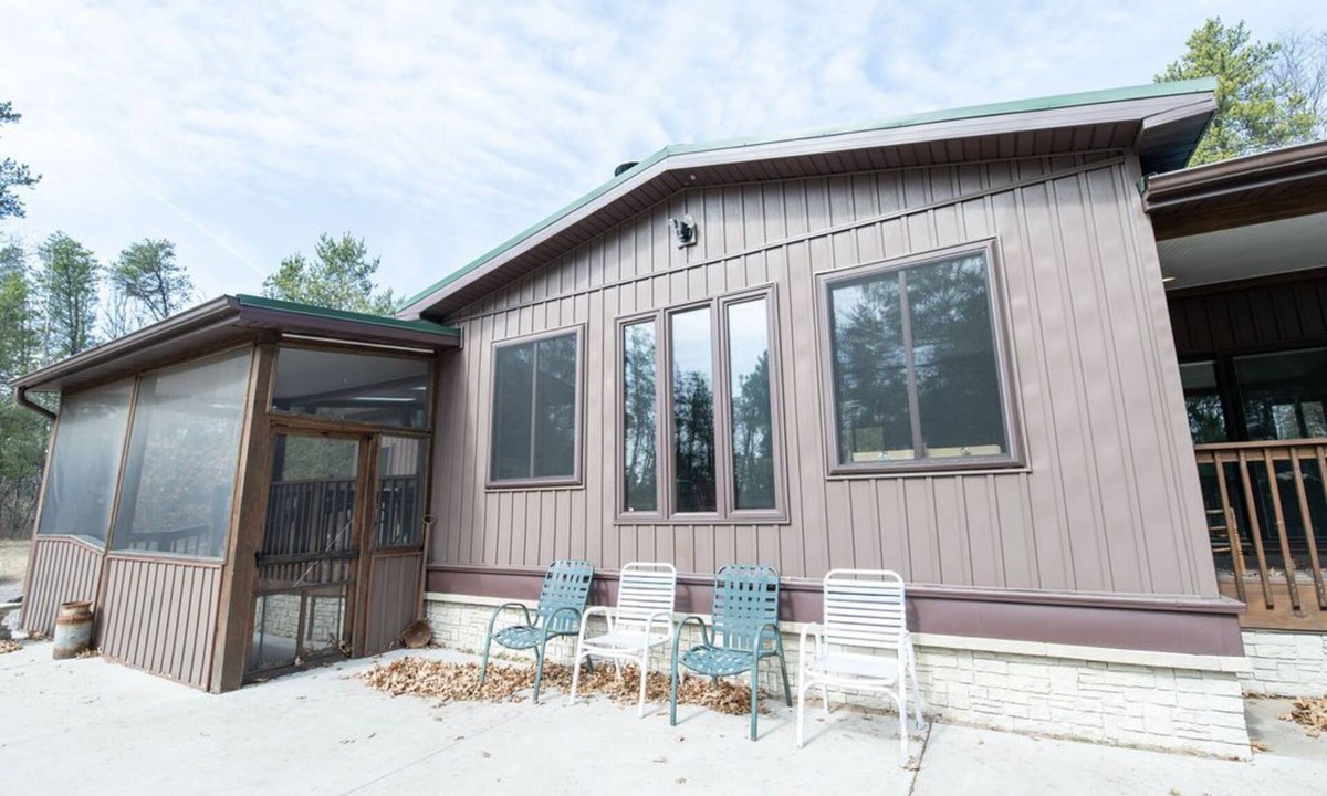 Nekoosa Cabin | SECLUDED RUSTIC RETREAT - PET FRIENDLY