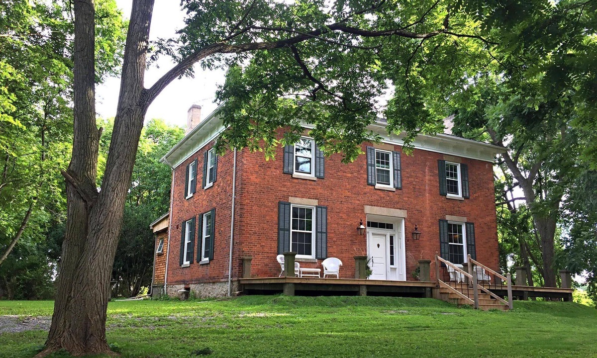 Virgil House | Secluded & Serene - 1845 Regency Manor Home