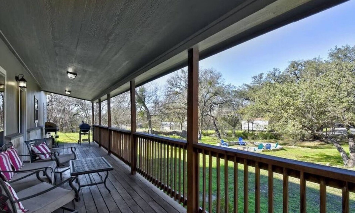 New Braunfels House | Secluded - Spacious - Convenient Location!nnSleeps 14 – 22