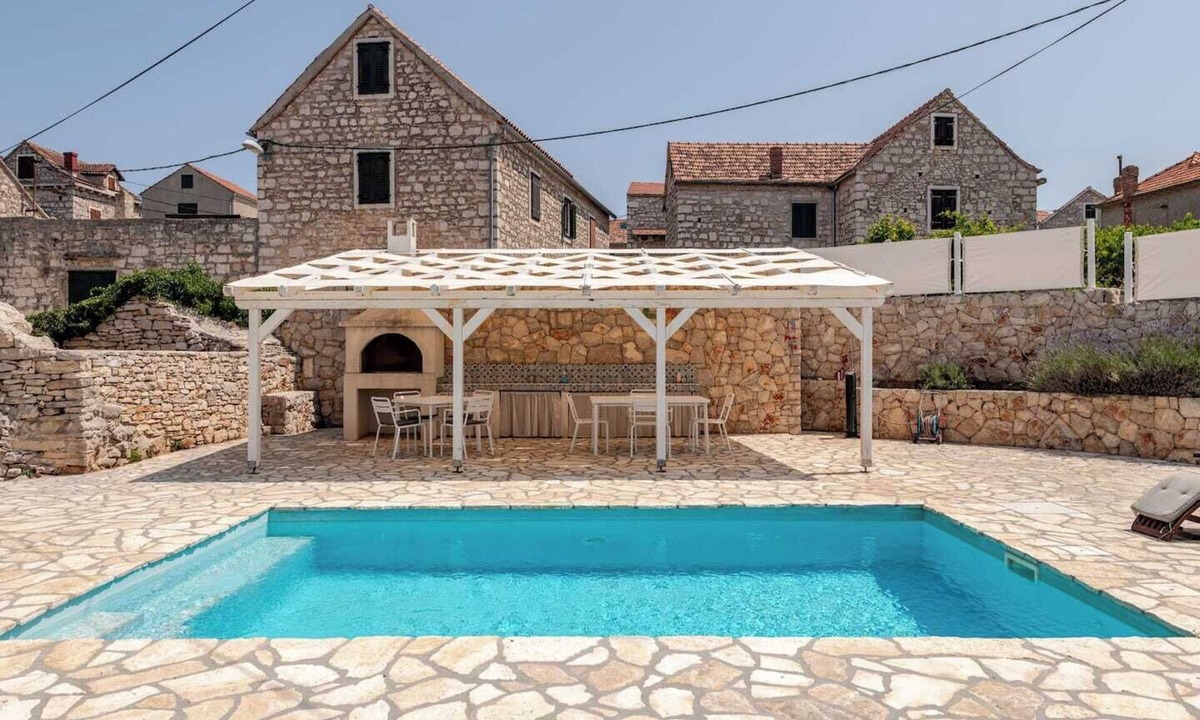 Gornje Selo Villa | Secluded stone villa with private pool on peaceful Solta Island