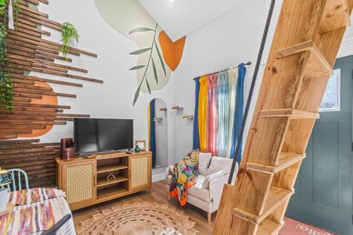 Greenville House | Secluded Tiny Home in Exclusive Paris Mountain!