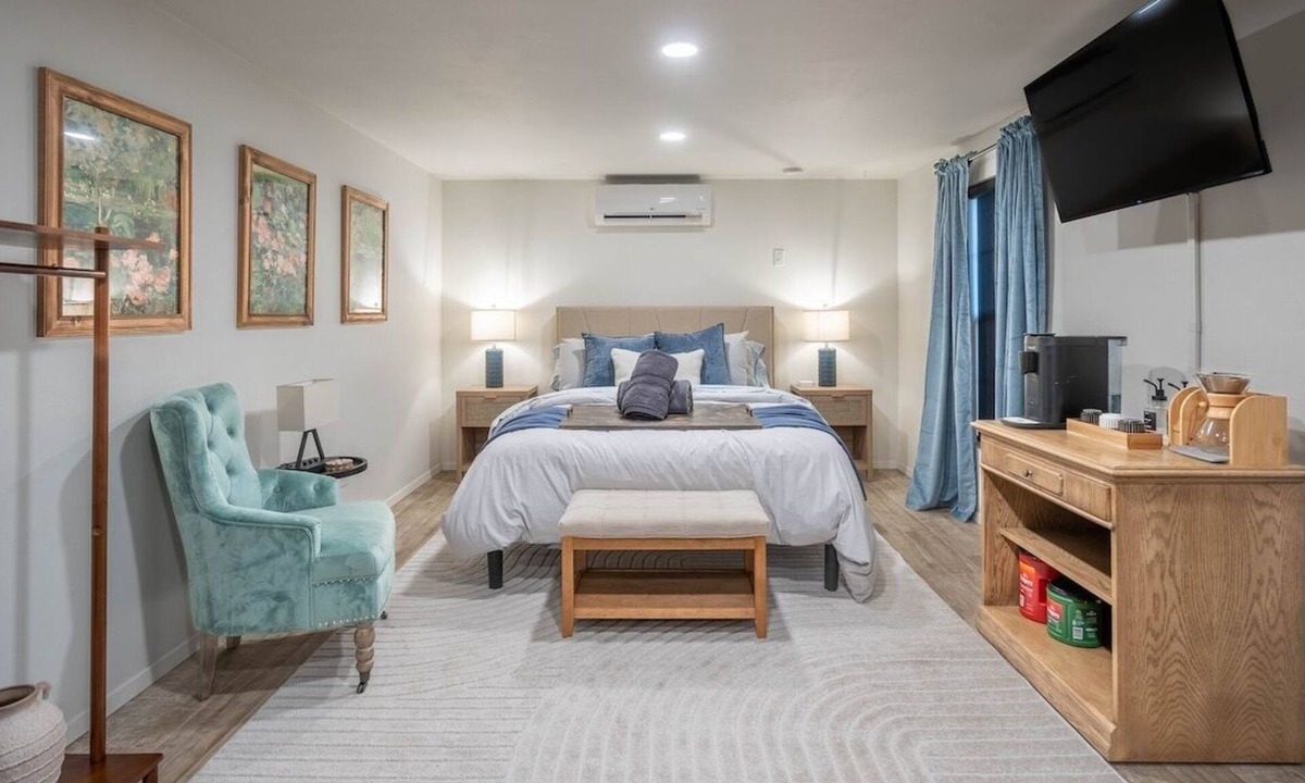 Midland House | Secluded Tiny Home w/Fast Wi-Fi in Prime Location