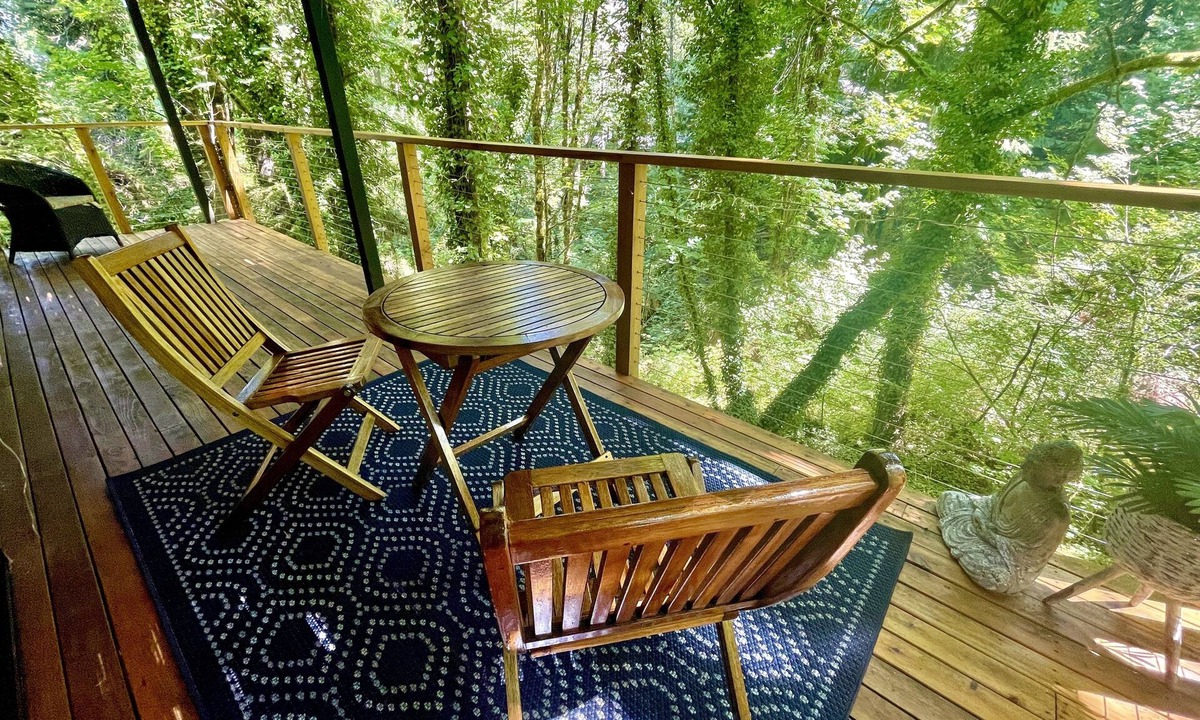 Squak Mountain House | Secluded Tree House Chalet