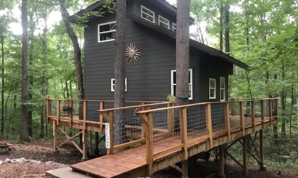 Makanda House | Secluded treehouse with indoor fireplace