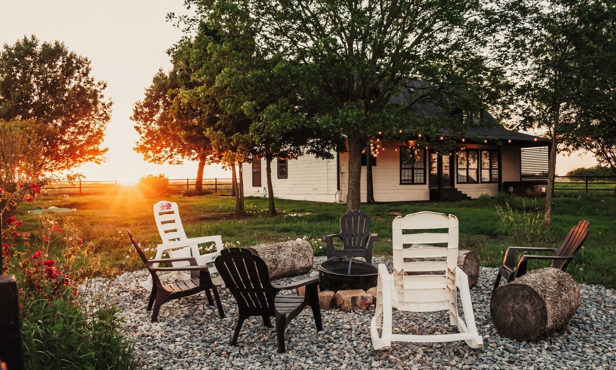 Gober Other | Secluded TX Ranch Retreat. Romantic Sunsets , Hot-tub, Pet-friendly & Gated!