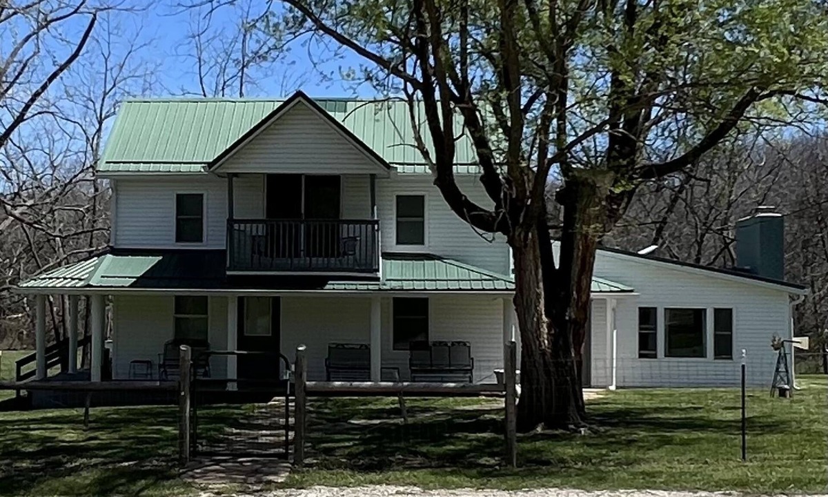 Boss Other | Secluded Upper Ozarks Farmhouse in Ozarks Mountains
