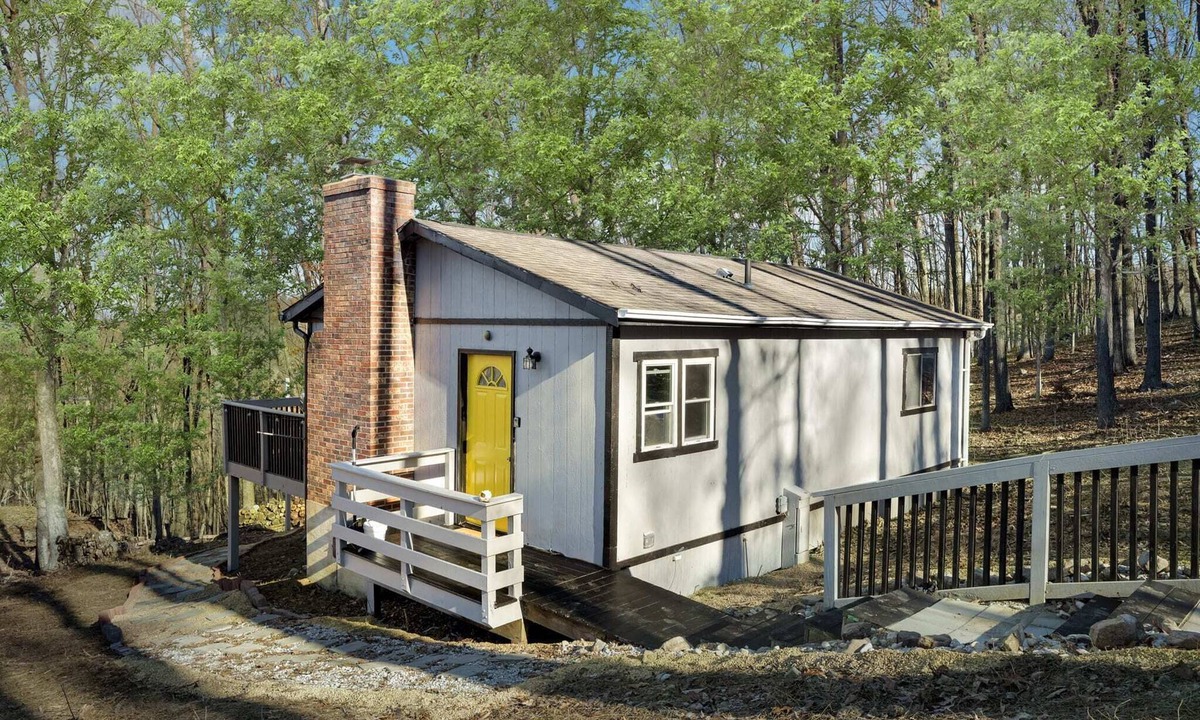 New Market Ski Chalet | Secluded w Fireplace, Deck, Fire Pit, Grill & WiFi