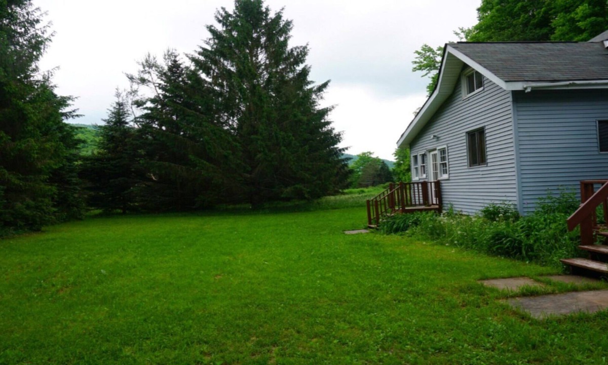 Roxbury House | Seclusion only minutes away from everything !