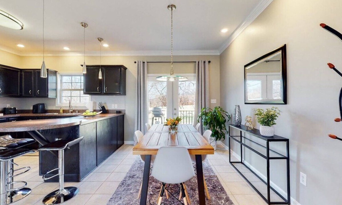 Shepherdsville Apartment | second floor 1 bedroom + office W/D & easy parking