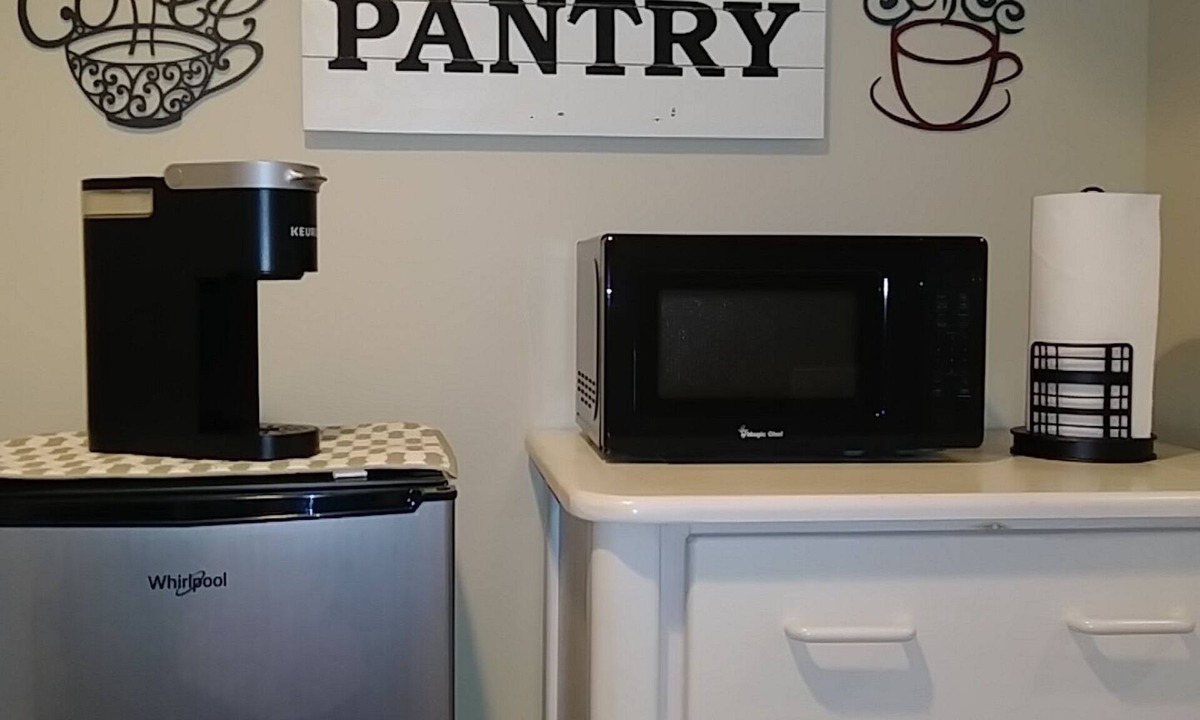 Stevensville House | Second Floor Bed and Bath in Stevensville, MD