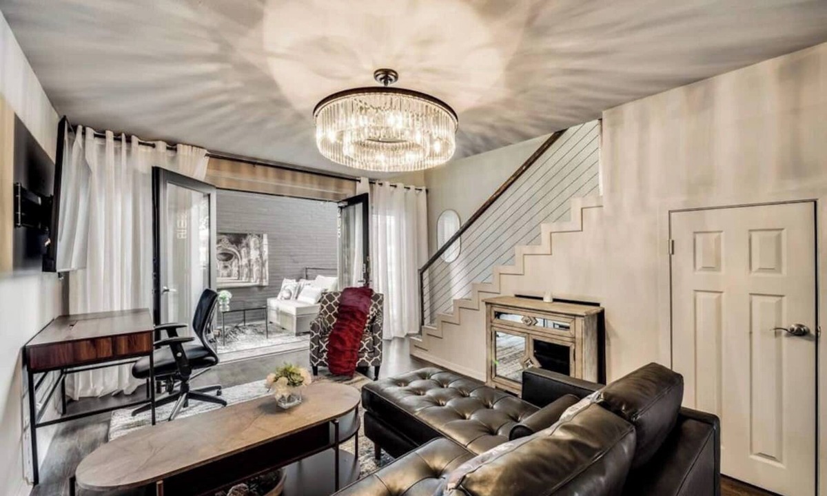 Old East Dallas Apartment | Second-floor Lakewood loft with serene pool views ,spacious interiors, and a private upstairs loft. Enjoy a prime Dallas location with stylish, comfortable living spaces perfect for any stay.