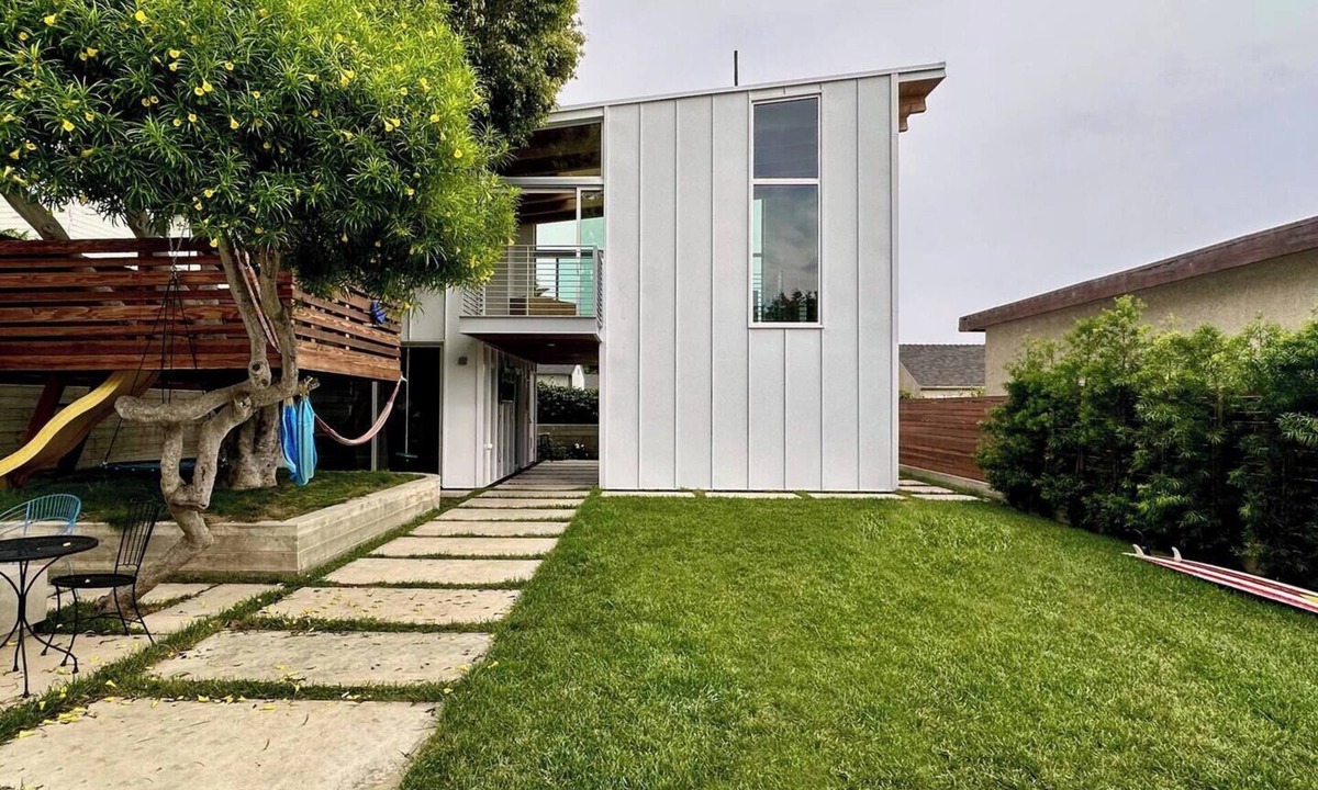 El Segundo House | Second Floor Suite with Full Kitchen Sleeps 4 & First Floor Bedroom sleeps Two