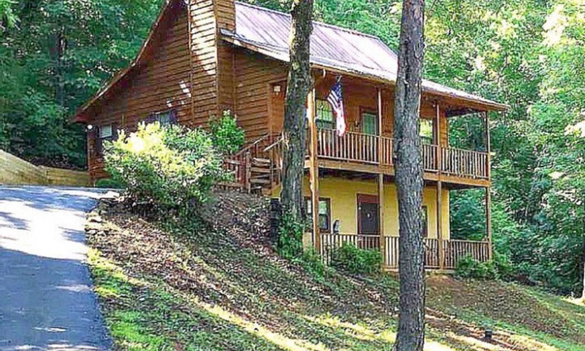 Young Harris Cabin | Second Heaven Cabin - Fireplace & Hot Tub