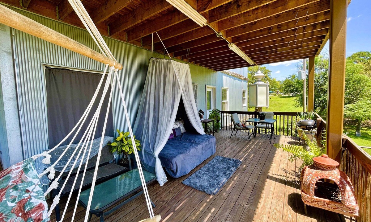 Oden Apartment | Second level glamping deck with stunning mountain view!