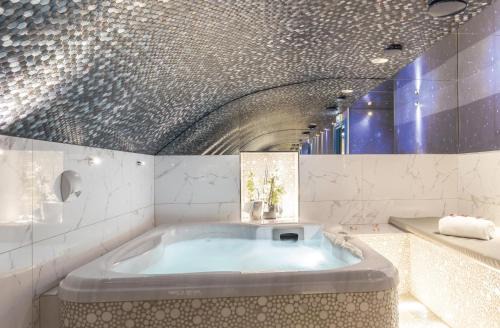 Quartier Saint-Georges Hotel | Secret de Paris - Hotel & Spa