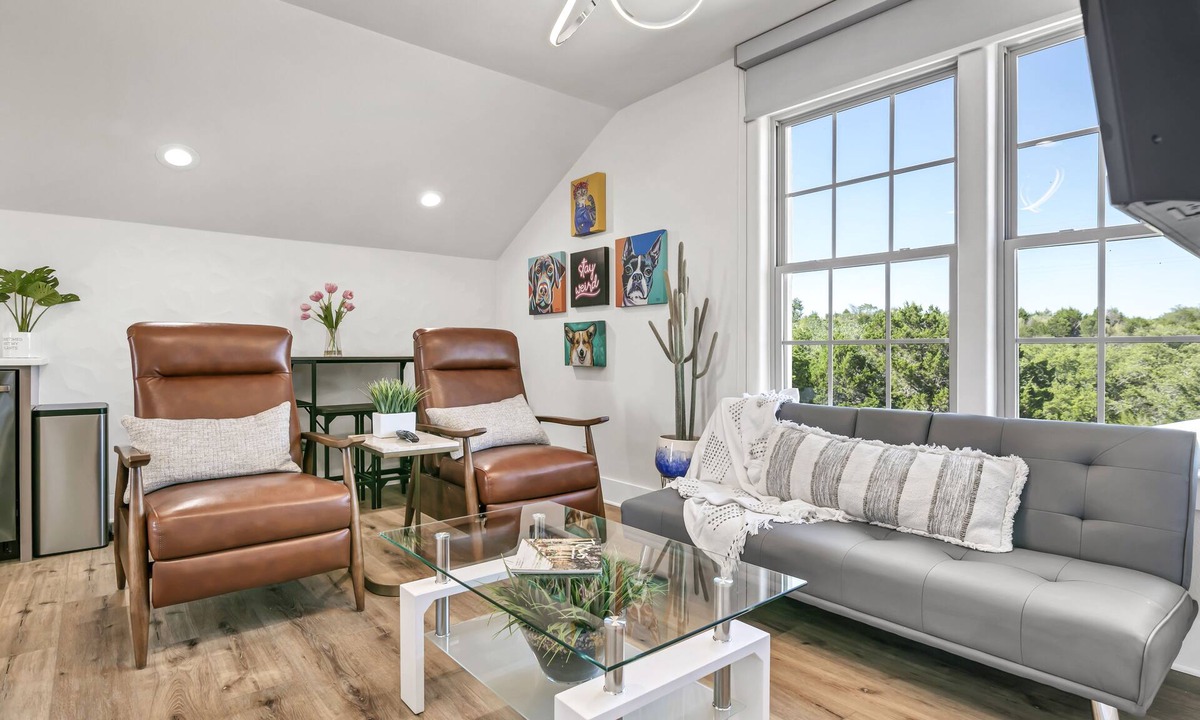 Spicewood Apartment | Secret garden guest house Lake Travis
