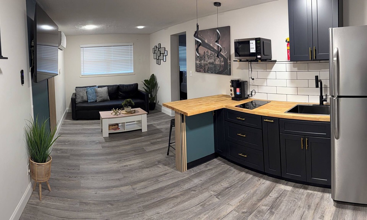 Orange Park House | Secret Garden - Self Check-in - 1 bd, 1bath Elegant Apt/Studio