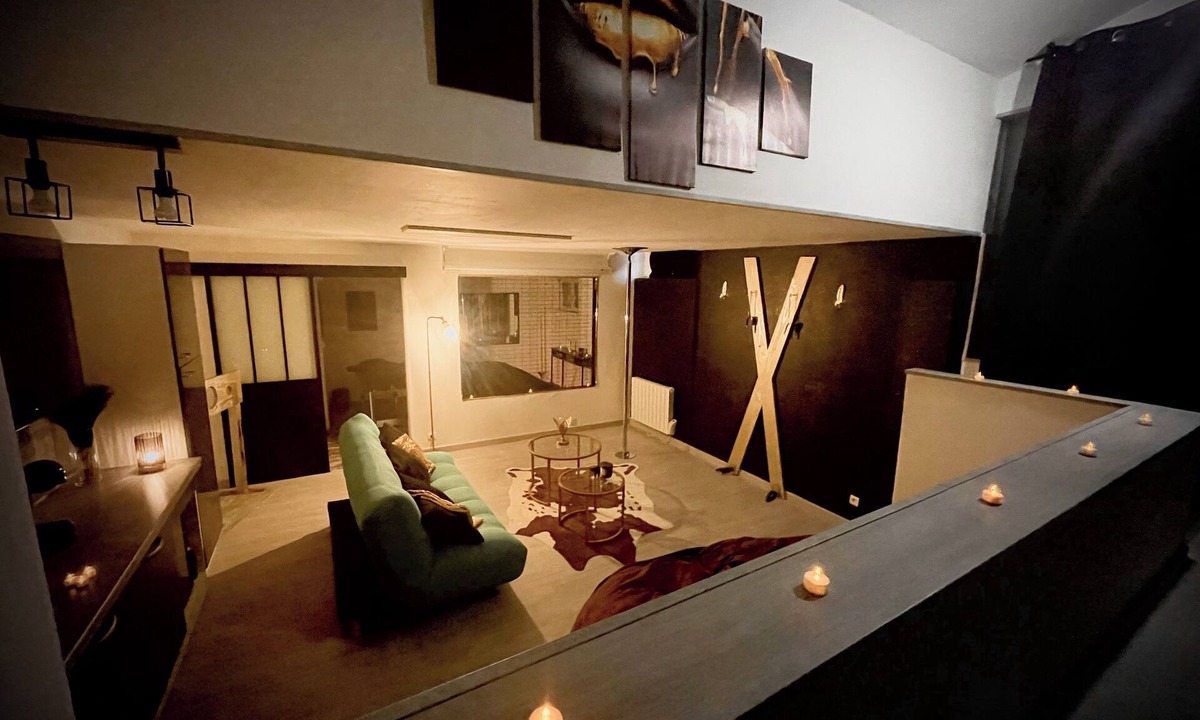 Chaingy House | Secret love room