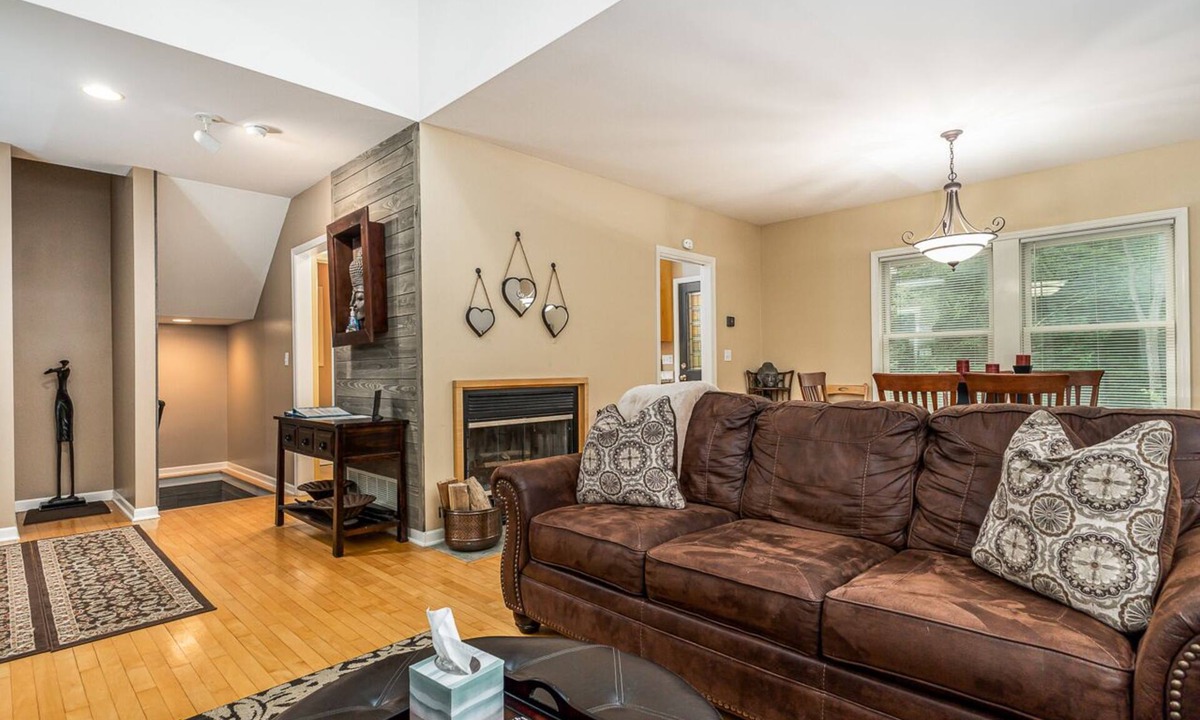 Galena House | Secret Path 2 Main St Downtown, Dog Friendly, Fire Pit, Daily Deer Sightings!
