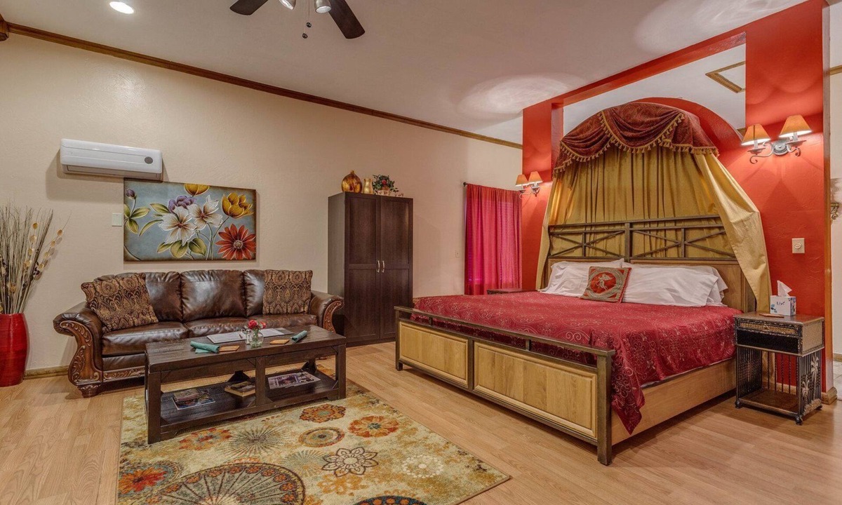 Norman Bed & Breakfast | Secret Rose Suite at Whispering Pines Inn